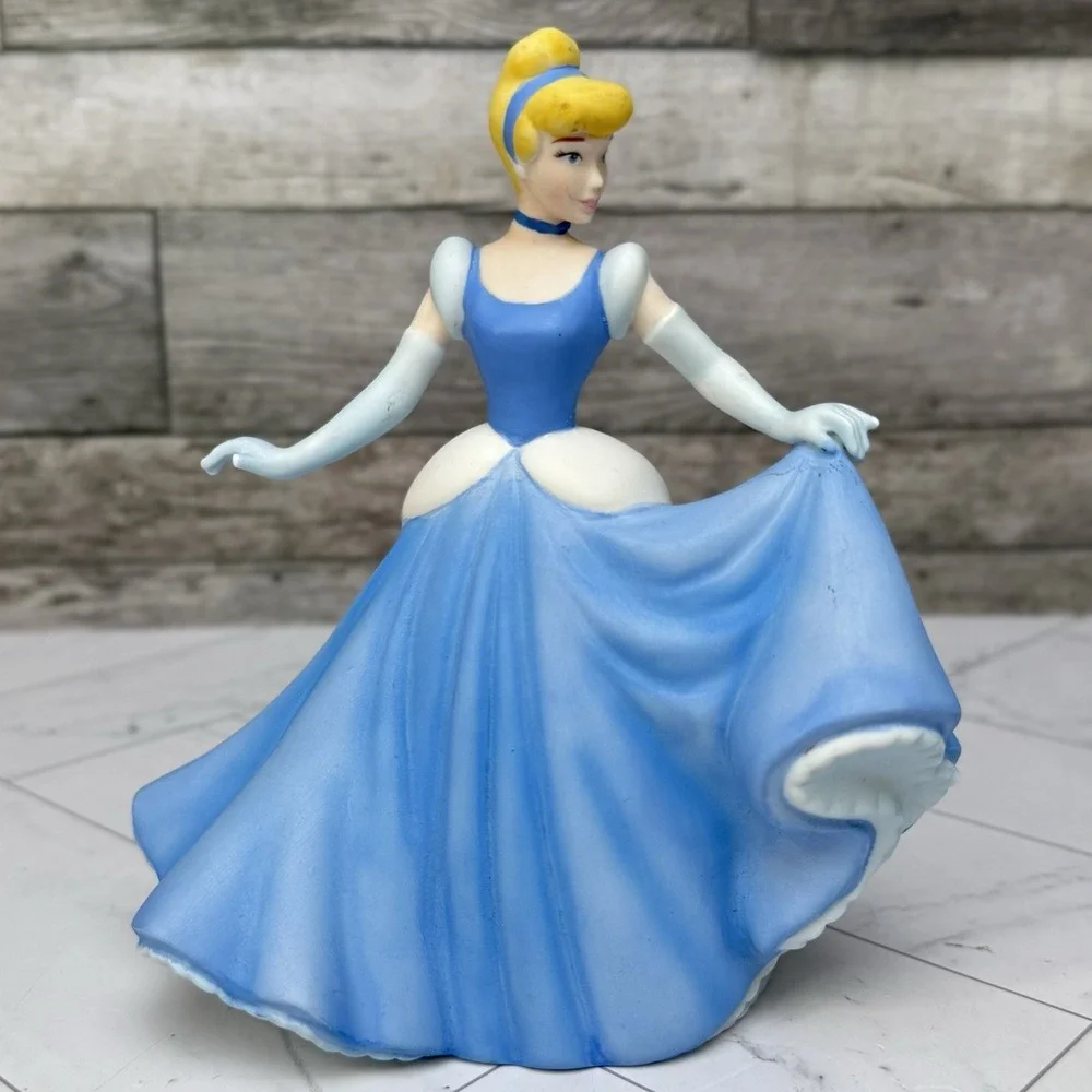 Precious Moments Cinderella Let Your Heart Dance 132707 2013 Disney Showcase
